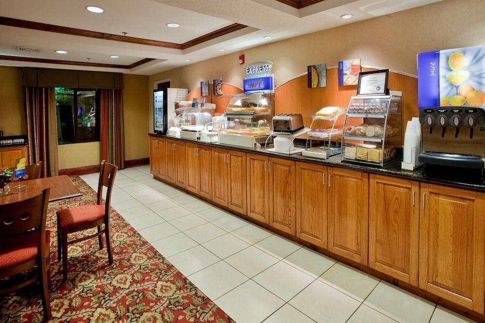 Hotel Express & By Ihg 2*