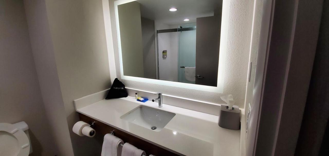 Express & By Ihg Hotel